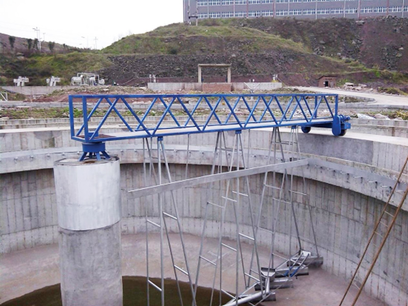 周邊轉(zhuǎn)動刮泥機